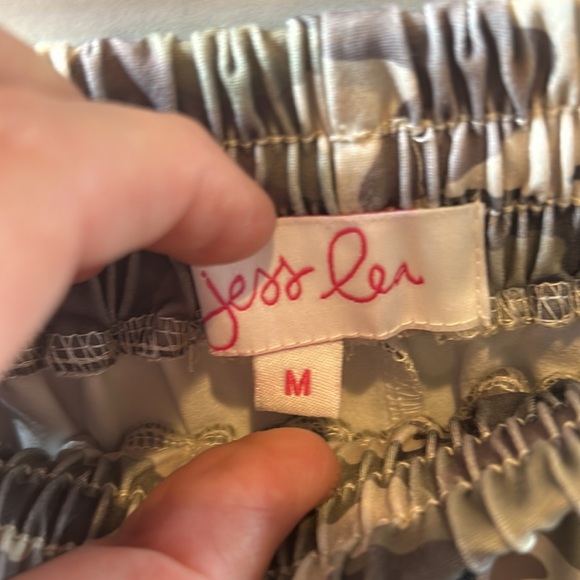 Jess Lea elastic waist cammo casual shorts with pockets. Piped in black with tie - Picture 4 of 6